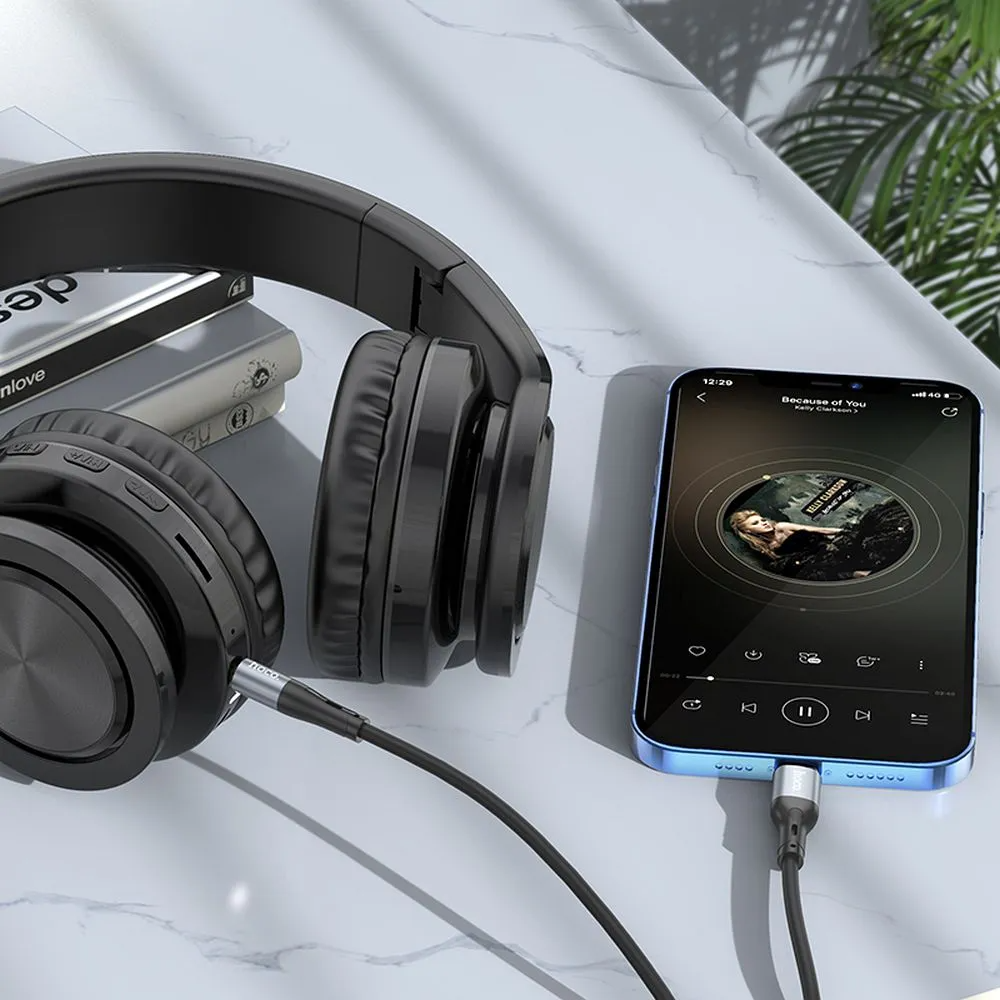Аудио кабел Lightning - 3.5mm HOCO UPA22, 1m, Черен
