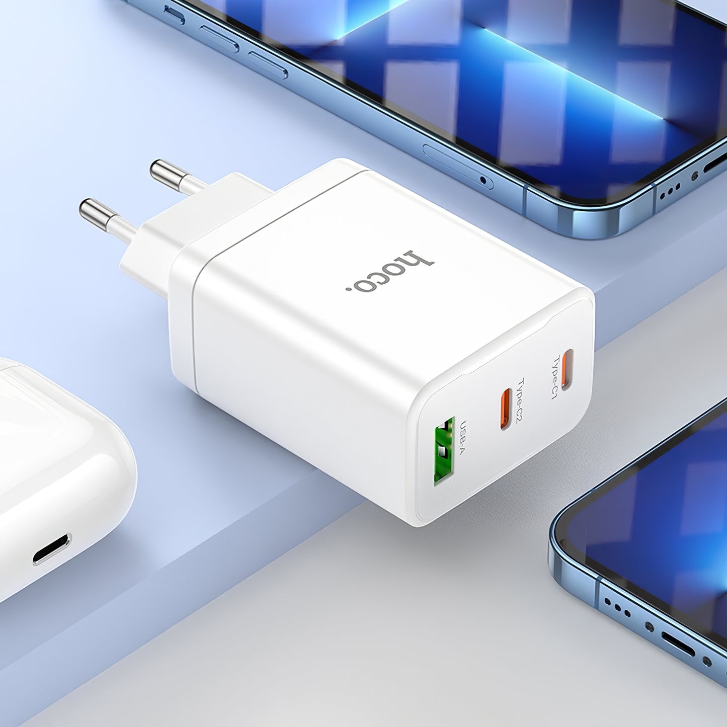 Мрежово зарядно устройство HOCO N33, 35W, 3A, 1 x USB-A - 2 x USB-C, бяло