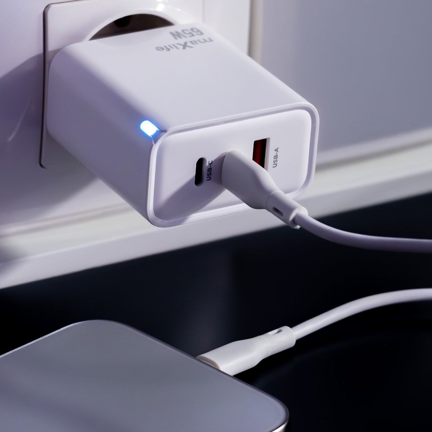 Зарядно за мрежа MaXlife MXTC-09-65ACC, 65W, 3.25A, 1 x USB-A - 2 x USB-C, Бяло