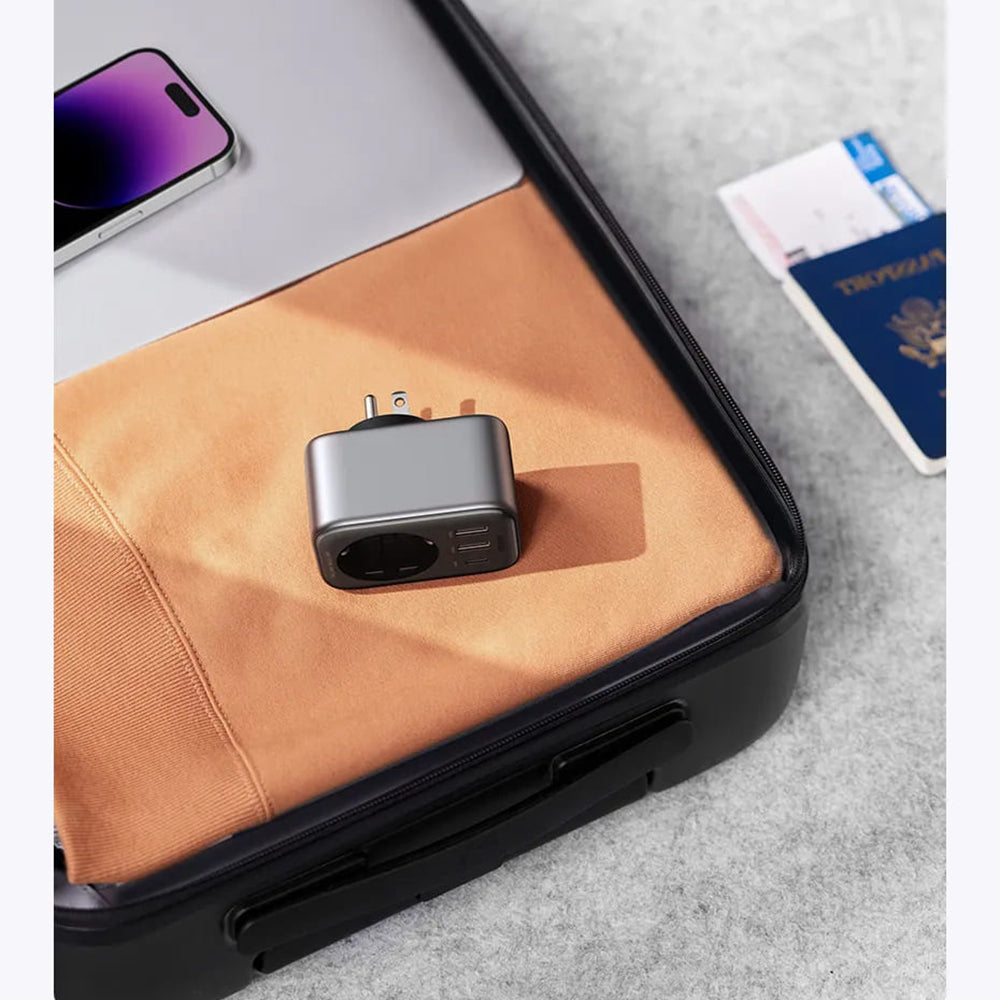 Зарядно за мрежа UGREEN 15289 US, 30W, 3A, 2 x USB-A - 1 x USB-C - 1 x Schuko, Черно