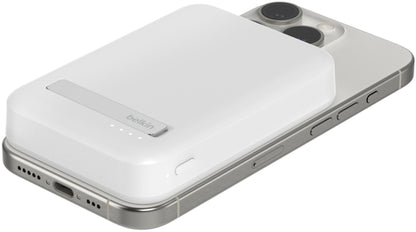 Безжична външна батерия Belkin BoostCharge Pro с поставка, 8000mAh, 15W, FQI, 1 x QI - 1 x USB-C, бяла BPD007btWH