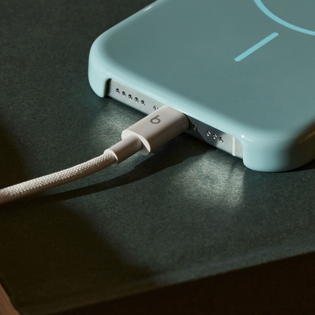 Кабел за данни и зареждане USB-C - USB-C Beats, 1.5m, Бежов MDGD4ZM/A
