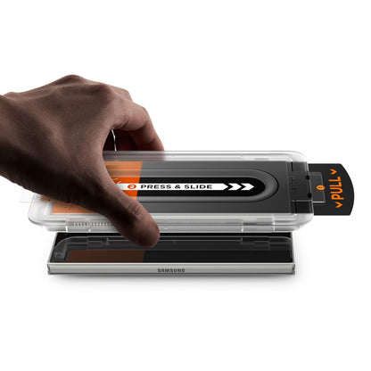 Фолио за защита на външен екран Spigen GlastR EZ FIT Pro HD за Samsung Galaxy Z Fold7 F966, закалено стъкло, пълно залепване, комплект от 2 броя AGL09579