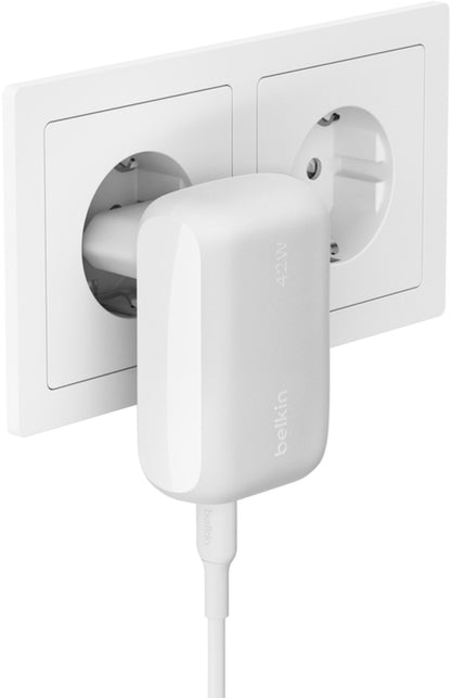 Зарядно устройство за мрежа Belkin BoostCharge Dual, 42W, 3A, 1 x USB-A - 1 x USB-C, бяло WCB009vfWH