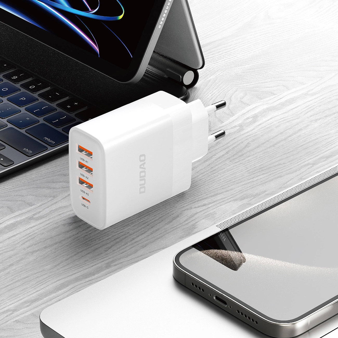 Мрежово зарядно устройство Dudao A5HEU, 20W, 3A, 1 x USB-C - 3 x USB-A, бяло 