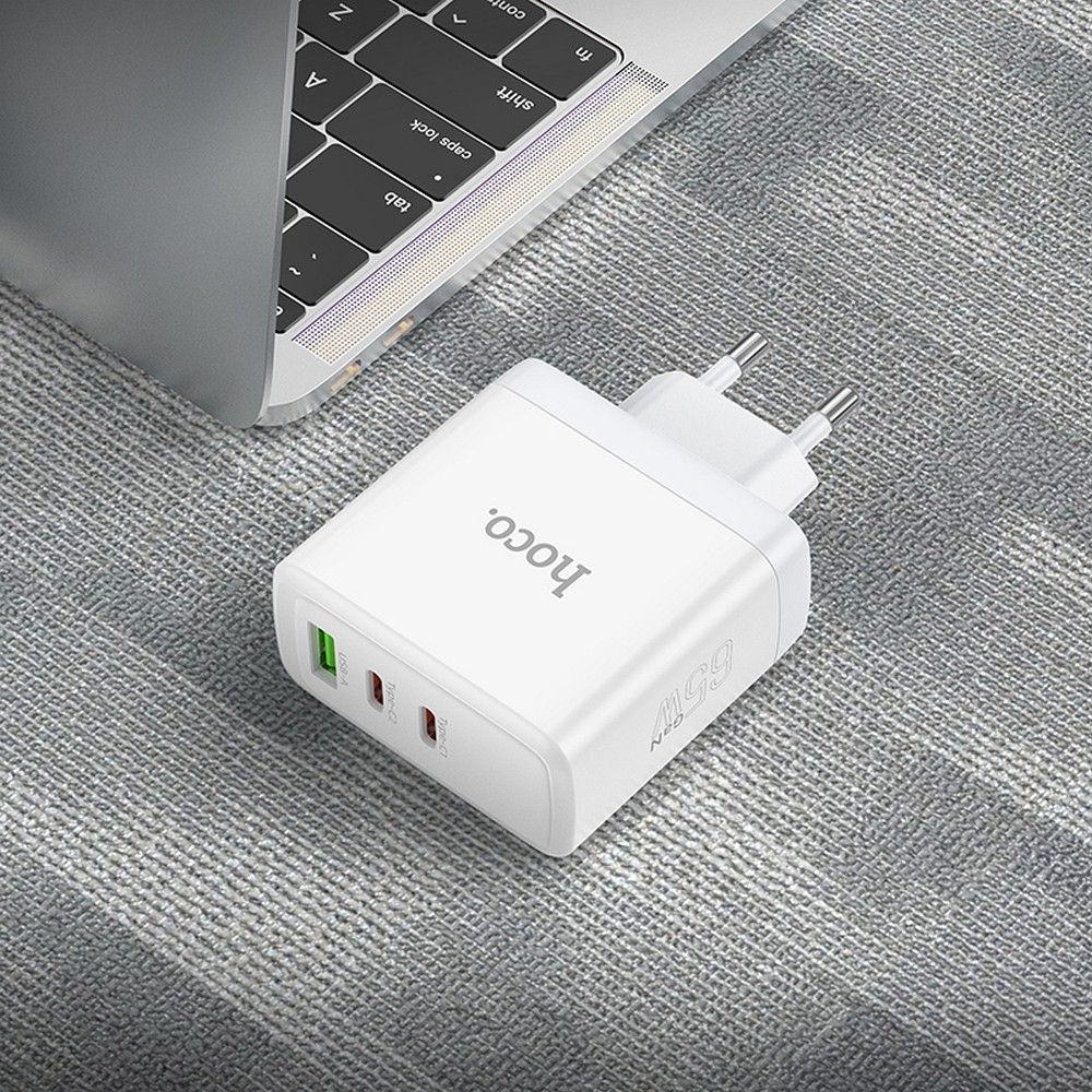 Зарядно за мрежа HOCO N30, 65W, 3.25A, 1 x USB-A - 2 x USB-C, Бяло