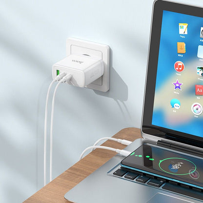 Зарядно за мрежа HOCO N30, 65W, 3.25A, 1 x USB-A - 2 x USB-C, Бяло