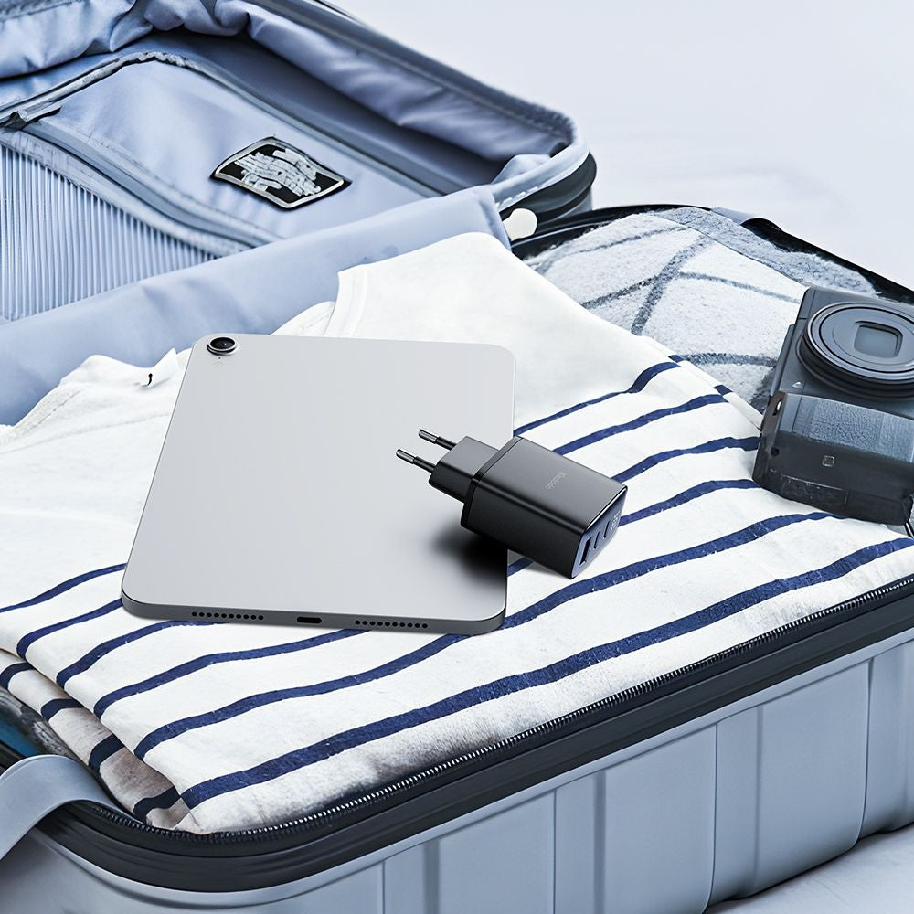 Зарядно за мрежа McDodo CH-2180 Display, 30W, 3A, 1 x USB-A - 2 x USB-C, Черно