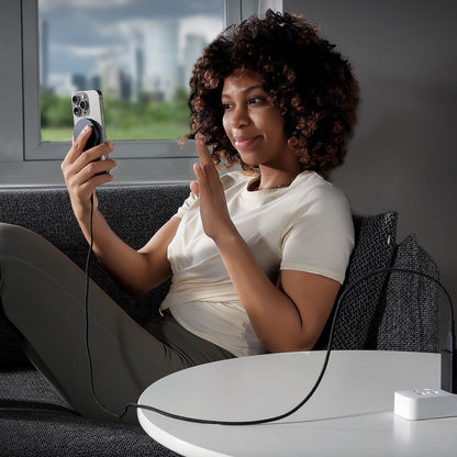 Безжично зарядно устройство за мрежа ESR HaloLock, 15W, 1.67A, Черно